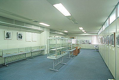 写真:秋田市立中央図書館明徳館 石川達三記念室